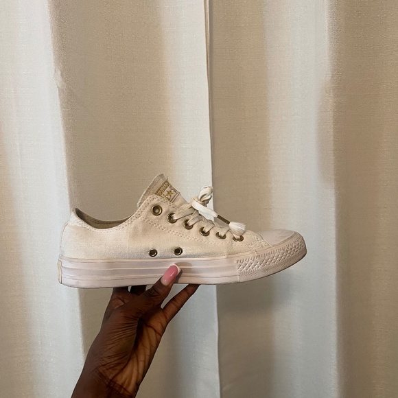 White Converse - Picture 1 of 7